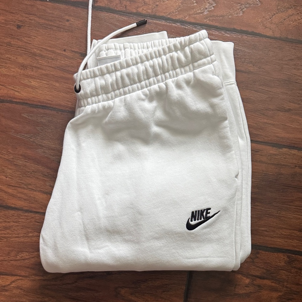 Nike Women's White Sweatpants - NEVER WORN
